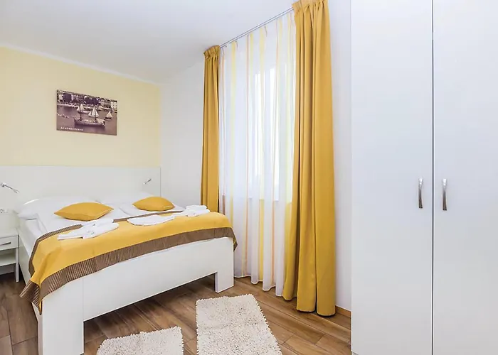 Amazing In With Swimming Pool *