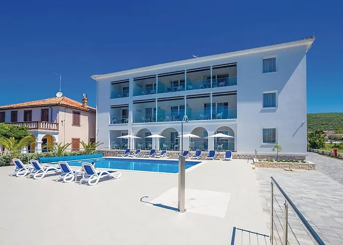 Amazing In With Swimming Pool Apartment Punat