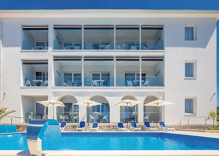 Amazing In With Swimming Pool *